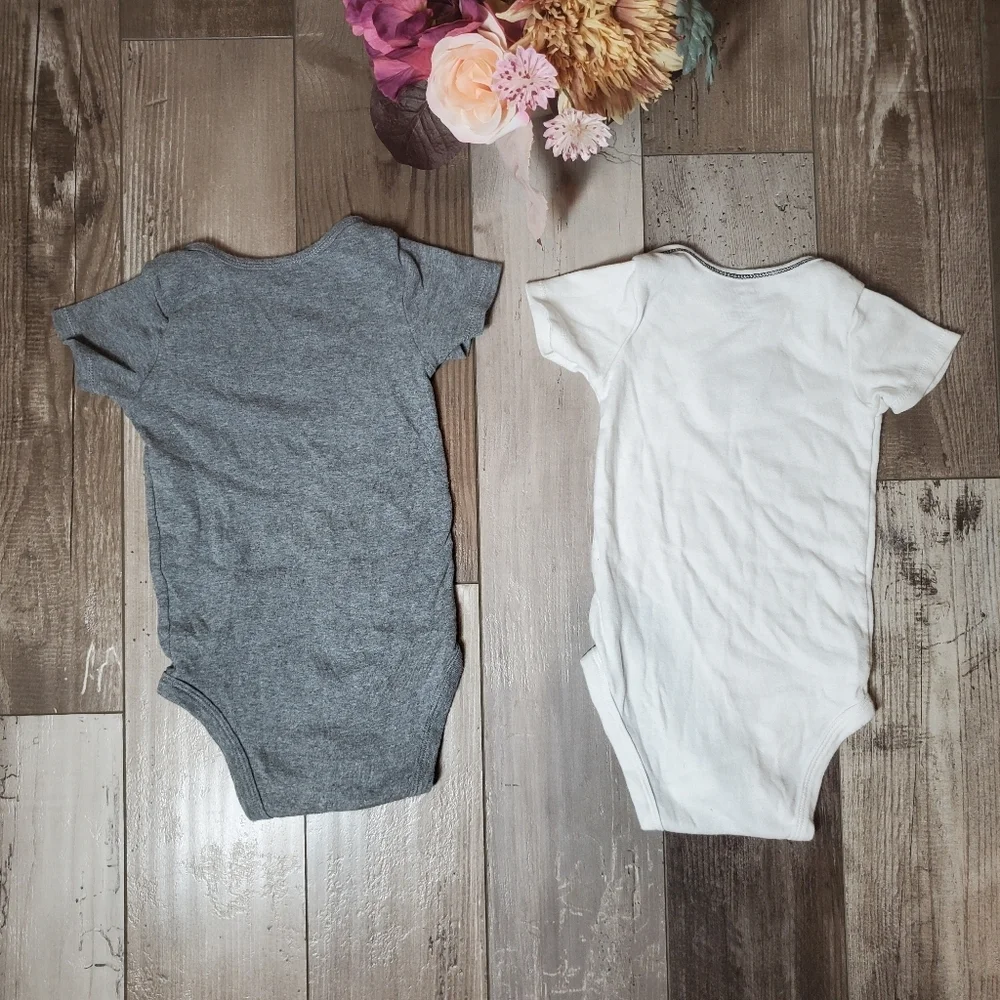 Carter's Baby Bear 100% Cotton 2pc Onesie Bodysuit Bundle Size 12m EUC